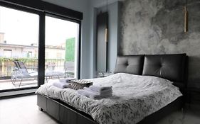 Deluxe Skyline Retreat Studio - Old Town Bucharest
